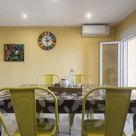 Sea View Apartments,2